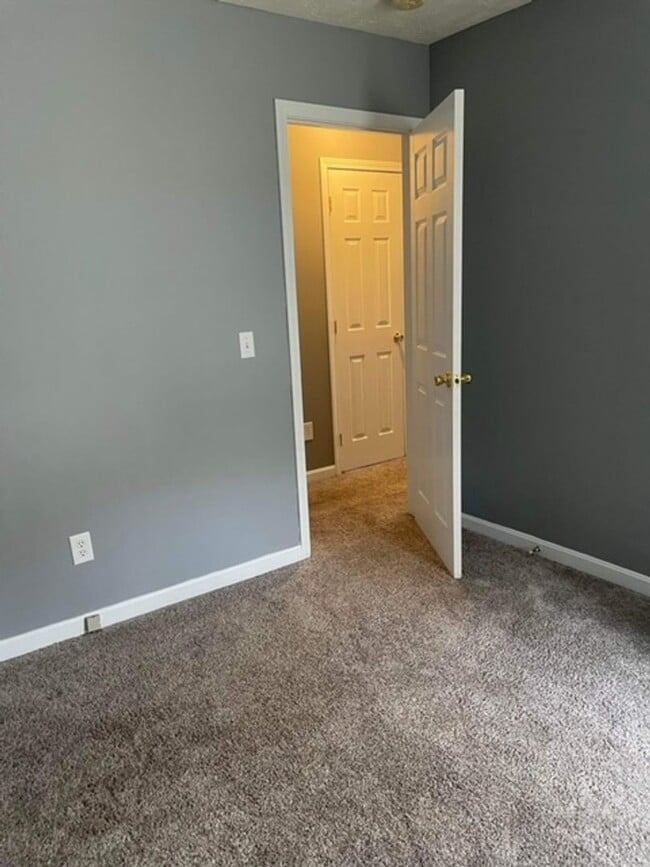 Building Photo - Beautiful 3 Bed, 2 Bath Home, Convenient Location, Close to Fort Knox