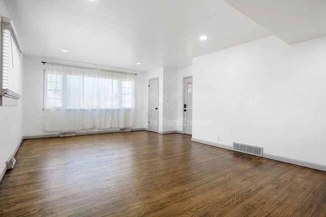 Building Photo - 741 S Wolff St