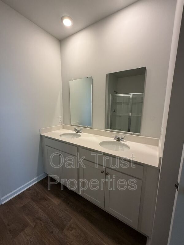 Building Photo - 600 Ladywood Dr