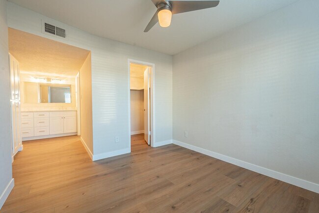Building Photo - 5995 N 78th St