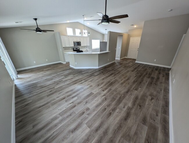 Building Photo - 8040 Villa Rosarito St