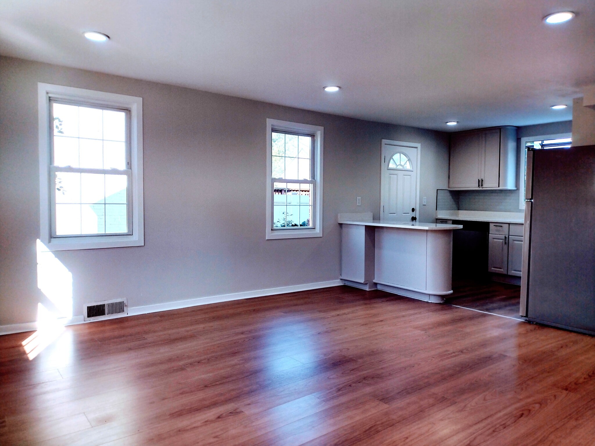 Building Photo - 4204 Colonial Rd