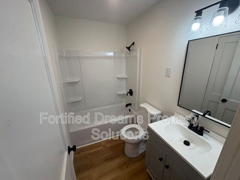 Building Photo - 1702 J Ave