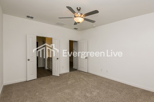 Building Photo - 200 Pine St