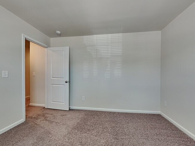 Building Photo - Coming Soon! Burnside Farms near USC, Fort...