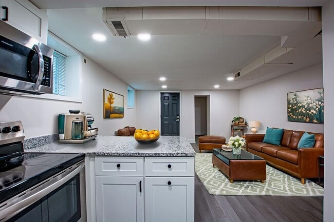 Building Photo - 116-118 N 32nd Avenue