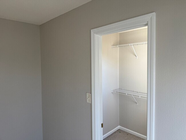 Building Photo - Well Maintained home in North Charlotte!