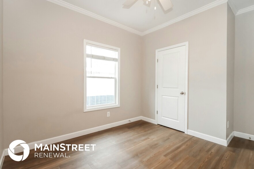 Building Photo - 1701 16th Ave S