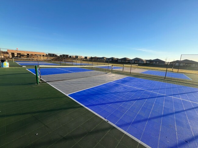 Building Photo - Newly Built 3 Bed/2.5 Bath Townhome in Aspen Ridge!