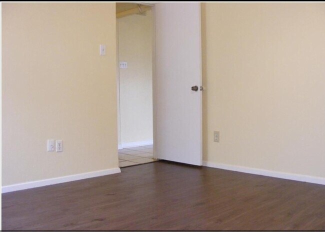 Building Photo - 9226 Benthos Dr