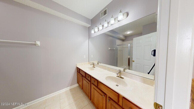 Building Photo - 211 Jardin De Mer Pl
