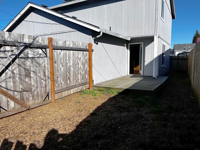 Building Photo - 1131 2nd St NW