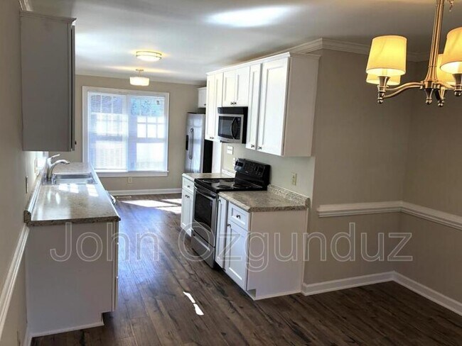 Building Photo - 2809 Broadlands Dr