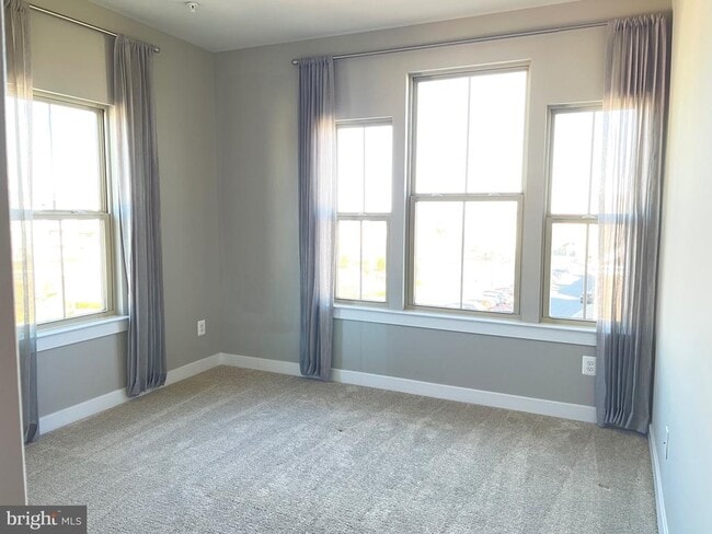 Building Photo - 42589 Burbank Terrace