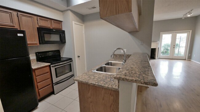 Building Photo - 800 Country Pl Dr