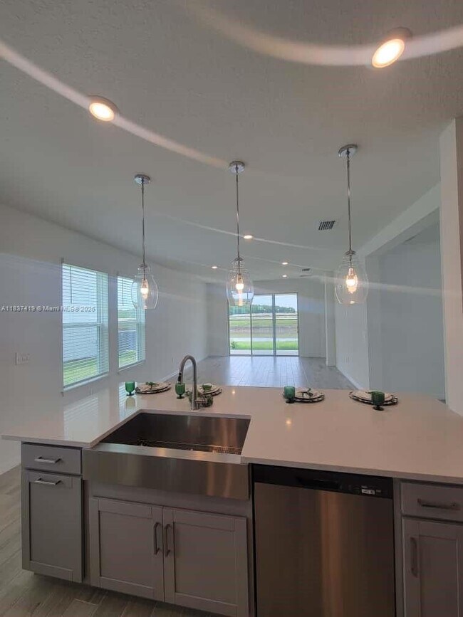 Building Photo - 5727 Gingham Dr