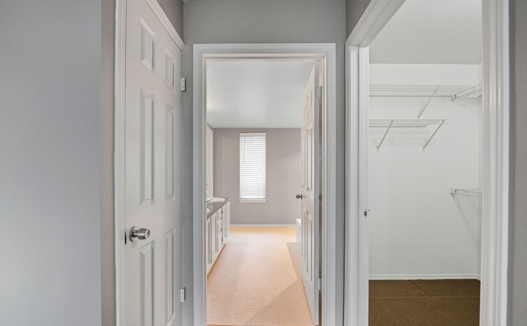 Building Photo - 3028 Western Ave