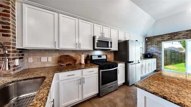 Building Photo - 2708 Kingsland Way