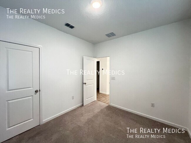 Building Photo - 9301 SW 58th Cir