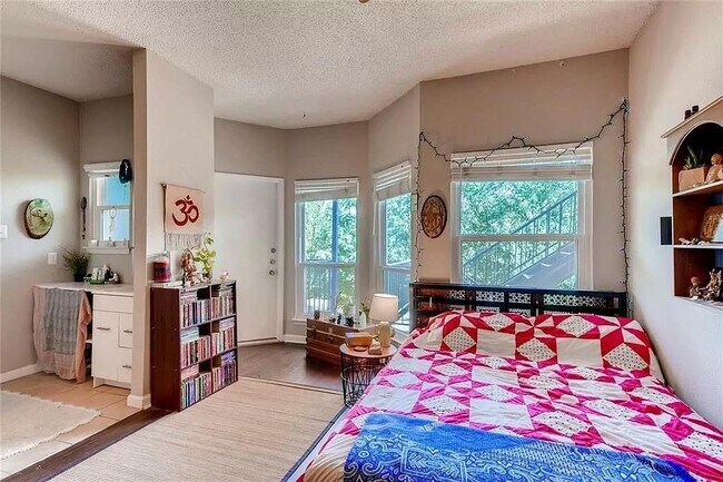 Building Photo - 5313 Indio Dr