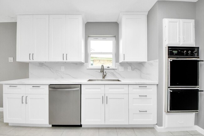 Building Photo - 10707 Shannon Hills Dr