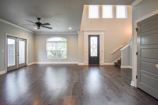 Building Photo - Stunning 4 bedroom, 2.5 bathroom home in Fayetteville!