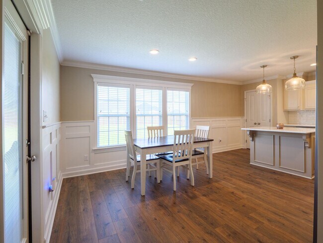 Building Photo - 3960 Landings Cir