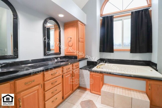 Building Photo - 8218 Fountainhead Dr
