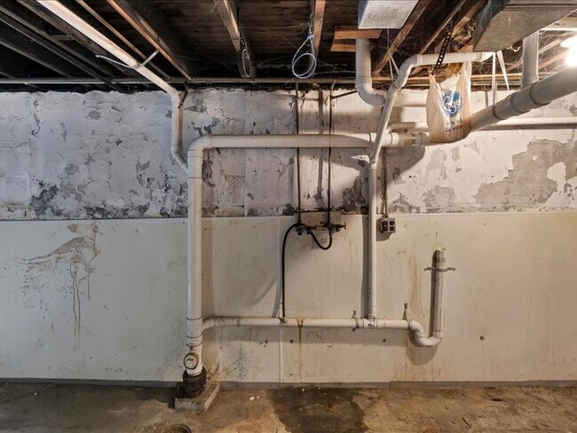 Building Photo - 3220 Grant Ave