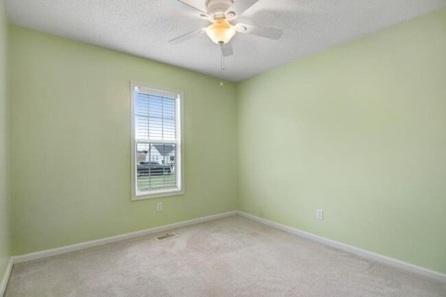 Building Photo - WONDERFUL 3 BR, 2 BA w/ attached garage *D...
