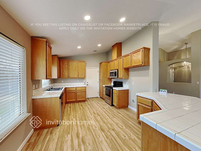 Building Photo - 1013 Bay Shore Dr