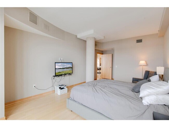 Building Photo - 408 N 1st St