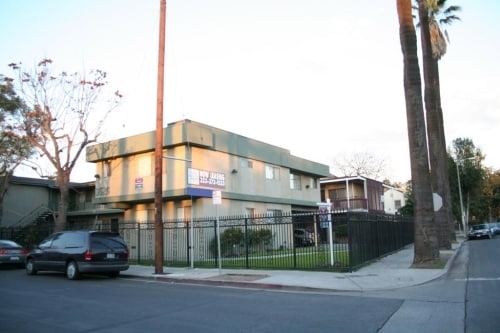 Primary Photo - 3526 S Catalina St