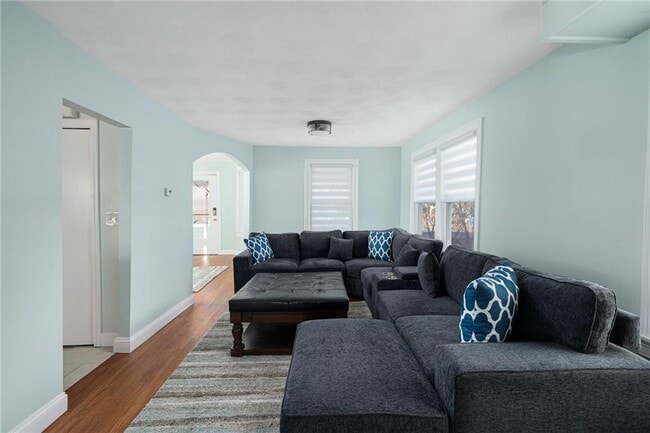 Building Photo - 206 Riverside Ave