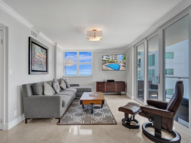 Building Photo - 209 N Fort Lauderdale Beach Blvd