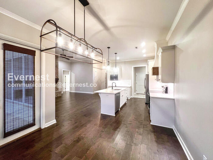 Building Photo - 613 Creekside Cove