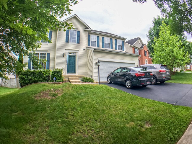 Large 4BR plus office, 3.5 BA, 2-car garage - Large 4BR plus office, 3.5 BA,  2-car garage