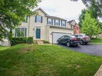 Building Photo - Large 4BR plus office, 3.5 BA,  2-car garage