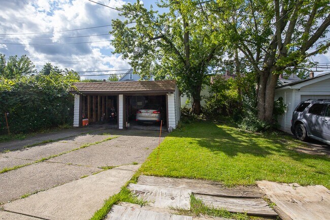 Building Photo - 3250 Berkshire Rd
