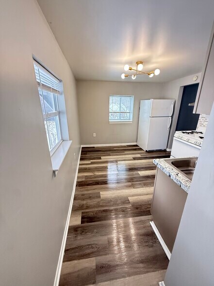 Building Photo - 421 Pine St