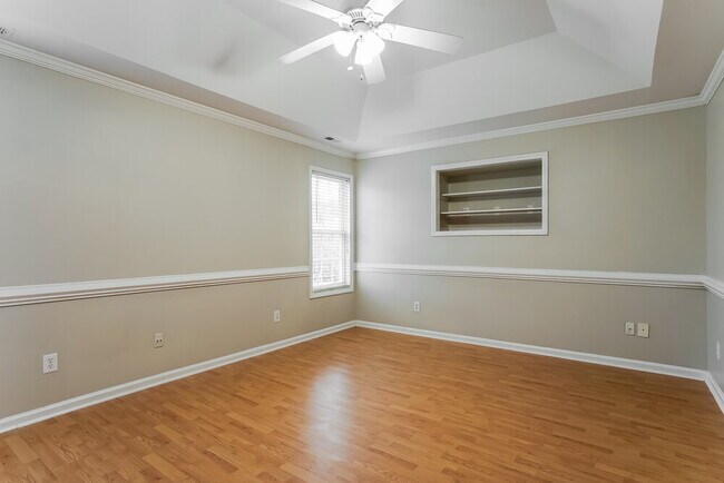 Building Photo - 512 Waterford Dr