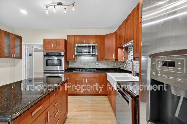 Building Photo - 8513 Thomas Dr
