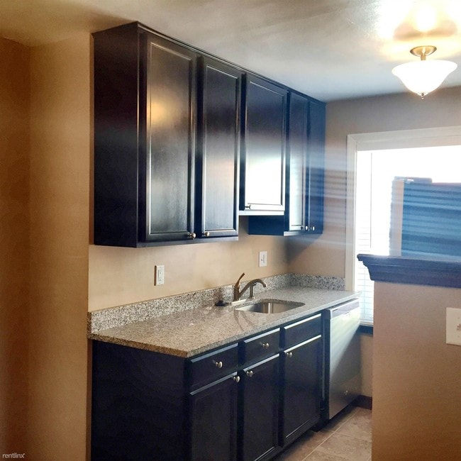 Building Photo - 1035 Claytonia Ter