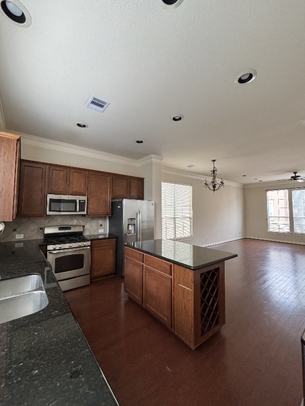 Building Photo - 3008 Clearview Cir