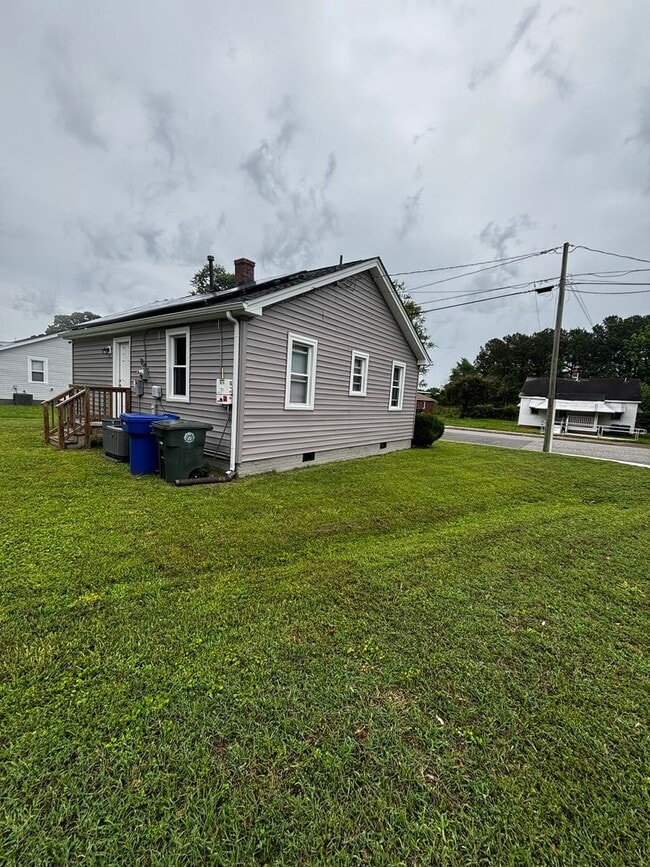 Building Photo - 2 Bedroom 1 Bathroom Single family Ranch l...