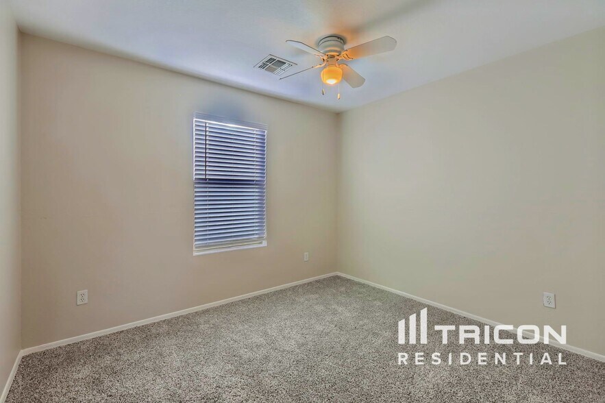 Building Photo - 15923 N 169th Dr