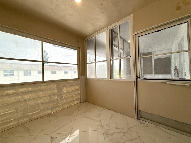 Building Photo - 53 Stratford D