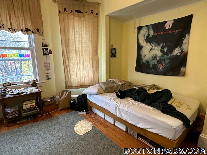 Building Photo - 83 Wensley St