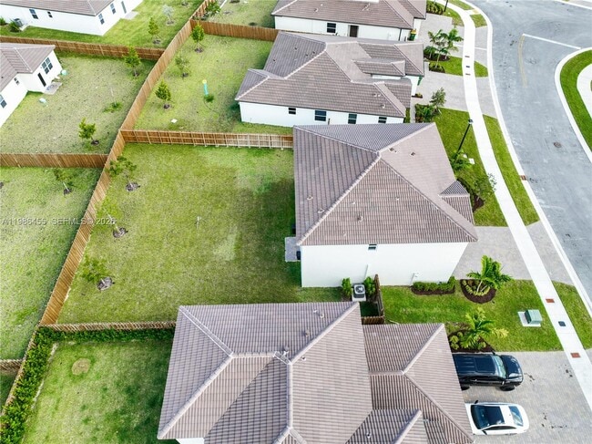 Building Photo - 2333 SE 28th St