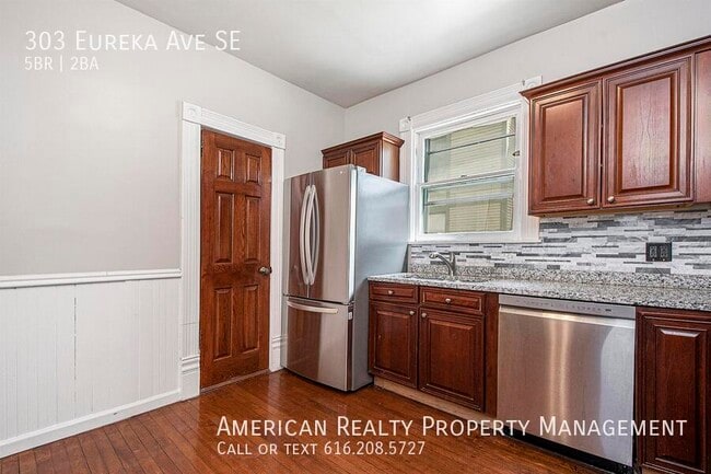 Building Photo - 303 Eureka Ave SE